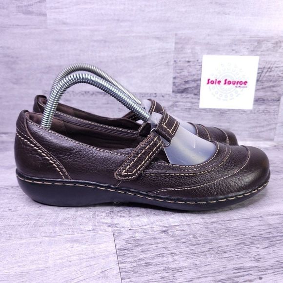 Clarks Shoes - Clarks Ashland Avenue Leather Mary Jane Flat Brown Women's sz 8
